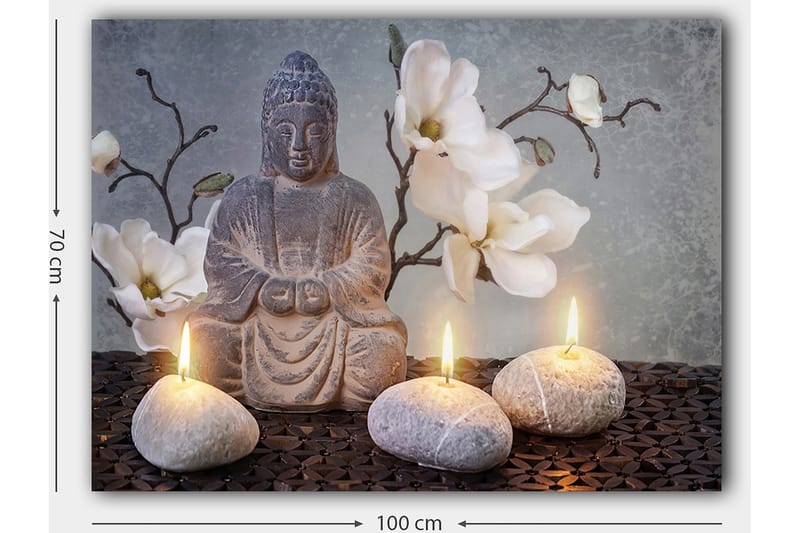 Lærred 70x100 cm - Siddende Buddha omgivet af blomster og sten med tændte lys - Grå / Hvid / Beige - Boligtilbehør - Billeder & kunst - Billeder på lærred
