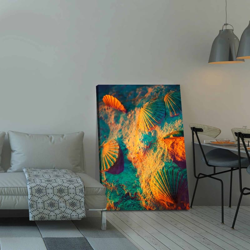 Lærred 70x100 cm - Skaldyr på sand med en farverig og drømmende baggrund - Turkis / Orange / Lilla - Boligtilbehør - Billeder & kunst - Billeder på lærred