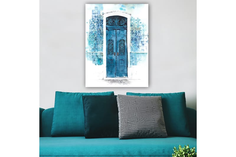 Lærred 70x100 cm - Smuk blå dør omgivet af bløde nuancer af blå og hvid, Blå / Lyseblå / Hvid