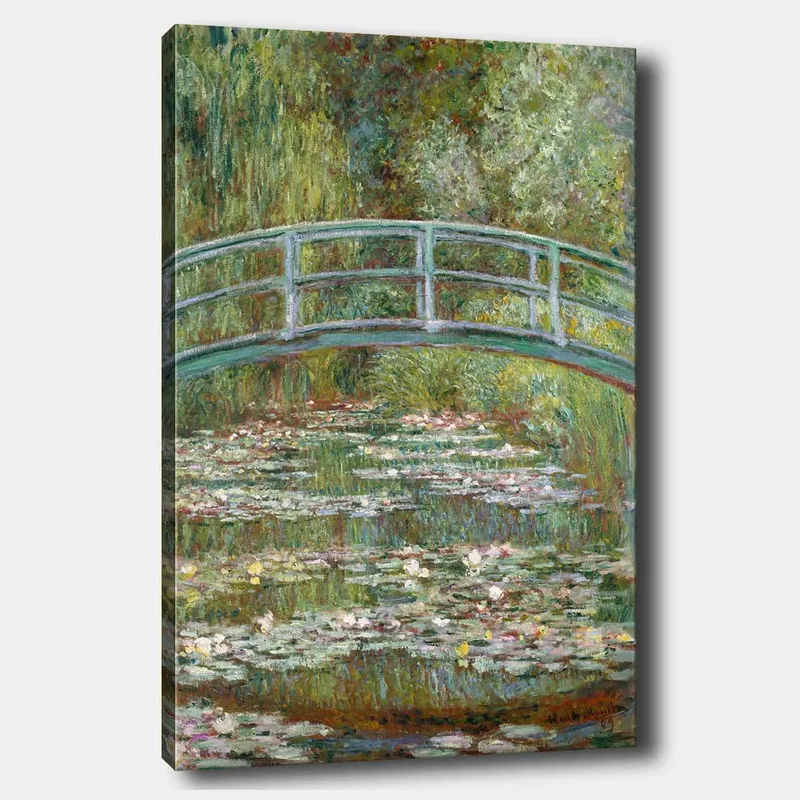 Lærred 70x100 cm - Smuk bro over en dam med åkander i frodige omgivelser, Grøn / Blå / Hvid