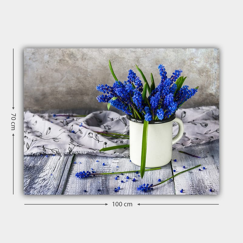 Lærred 70x100 cm - Smuk buket af blå hyacinter i en hvid kop - Blå / Grøn - Boligtilbehør - Billeder & kunst - Billeder på lærred