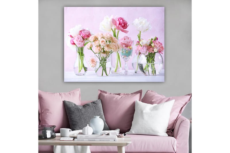 Lærred 70x100 cm - Smuk buket af lyserøde og hvide blomster i forskellige glasvaser - Lyserød / Hvid / Grøn - Boligtilbehør - Billeder & kunst - Billeder på lærred