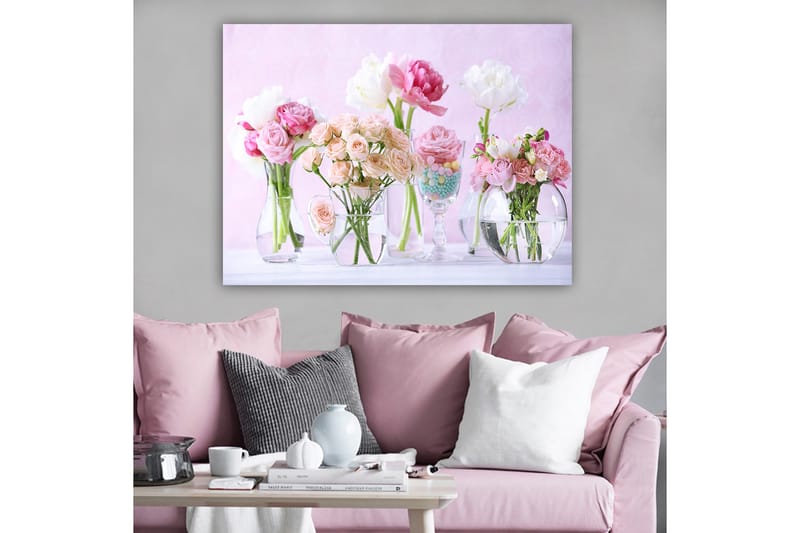 Lærred 70x100 cm - Smuk buket af lyserøde og hvide blomster i forskellige glasvaser - Lyserød / Hvid / Grøn - Boligtilbehør - Billeder & kunst - Billeder på lærred