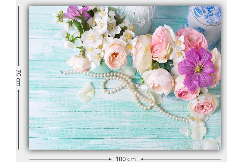 Lærred 70x100 cm - Smuk buket af lyserøde og lilla blomster sammen med perler på en lysegrøn baggrund - Lyserød / Lilla / Hvid - Boligtilbehør - Billeder & kunst - Billeder på lærred