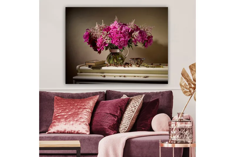Lærred 70x100 cm - Smuk buket af lyserøde pæoner i en glasvase - Lyserød / Grøn / Beige - Boligtilbehør - Billeder & kunst - Billeder på lærred