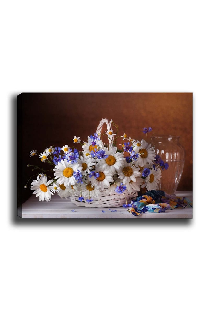Lærred 70x100 cm - Smuk buket af margueritter og kornblomster i en kurv, Hvid / Blå / Gul