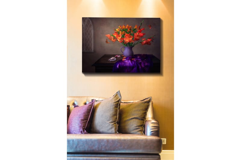 Lærred 70x100 cm - Smuk buket af orange gladiolus i en lilla vase, Orange / Lilla