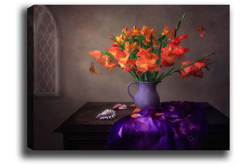 Lærred 70x100 cm - Smuk buket af orange gladiolus i en lilla vase - Orange / Lilla - Boligtilbehør - Billeder & kunst - Billeder på lærred