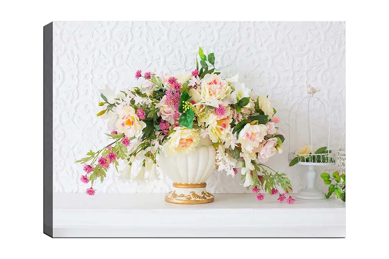 Lærred 70x100 cm - Smuk buket farverige blomster i en elegant vase, Lyserød / Grøn / Creme