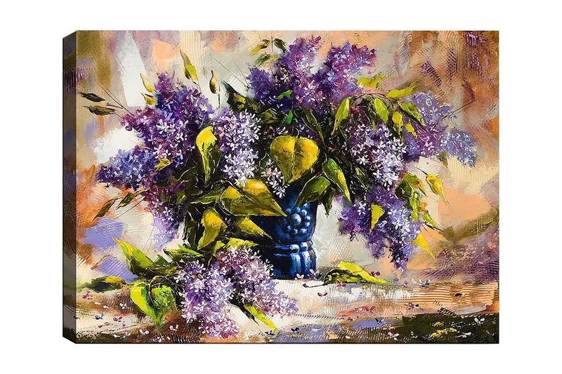 Lærred 70x100 cm - Smuk buket lilla blomster i en blå vase, Lilla / Grøn / Blå