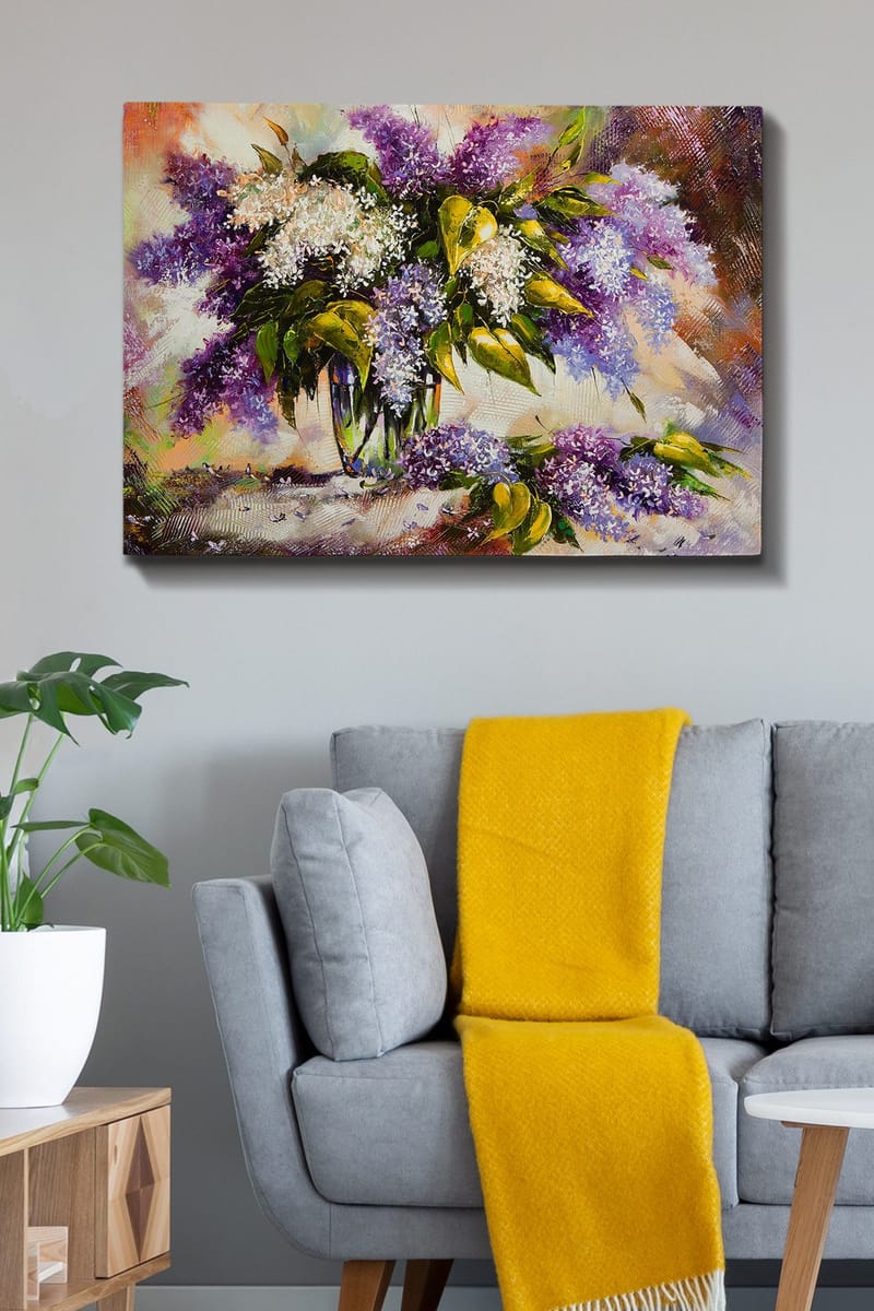 Lærred 70x100 cm - Smuk buket syrener i lilla og hvide nuancer, omgivet af grønne blade - Lilla / Hvid / Grøn - Boligtilbehør - Billeder & kunst - Billeder på lærred