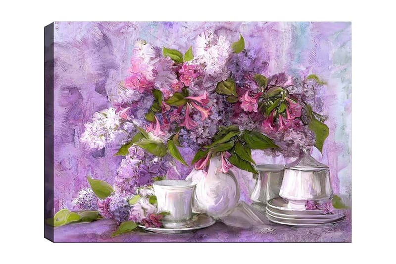 Lærred 70x100 cm - Smuk buket syrener i lilla og lyserøde nuancer, omgivet af hvide porcelænskopper og -underkopper, Lilla / Lyserød / Grøn