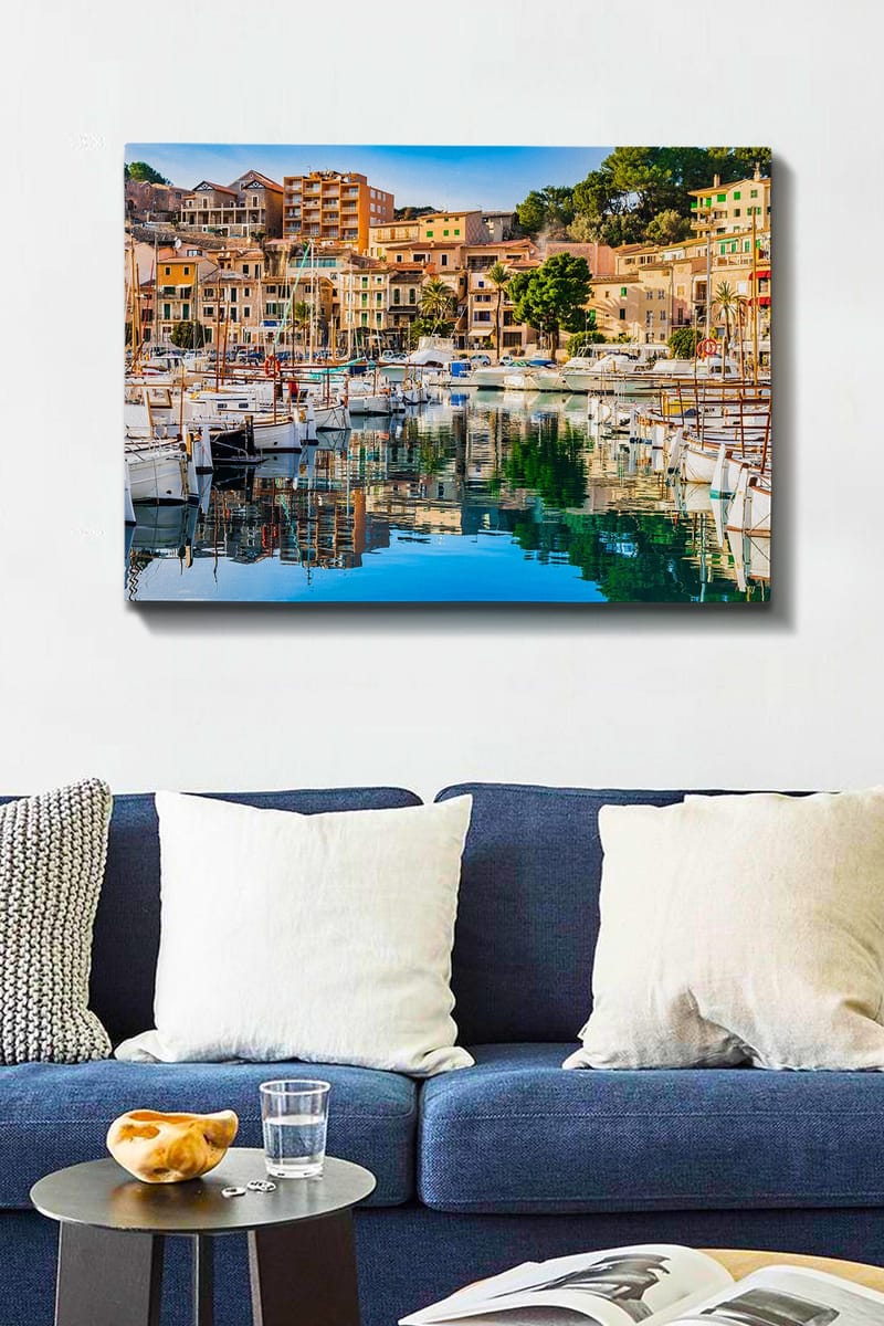 Lærred 70x100 cm - Smuk havn med sejlbåde og farverige huse ved vandet - Blå / Grøn / Orange - Boligtilbehør - Billeder & kunst - Billeder på lærred