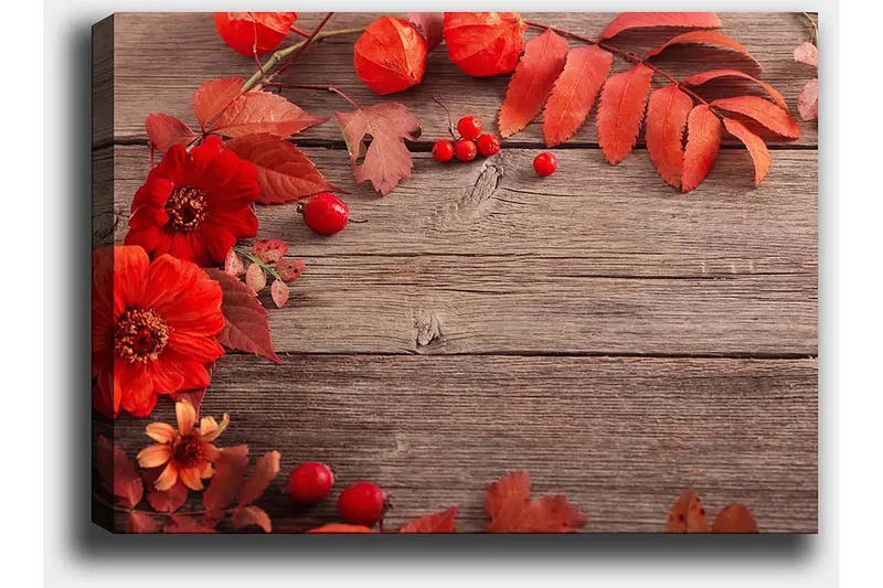 Lærred 70x100 cm - Smuk komposition af røde blomster og efterårsblade mod en træbaggrund - Rød / Orange / Brun - Boligtilbehør - Billeder & kunst - Billeder på lærred