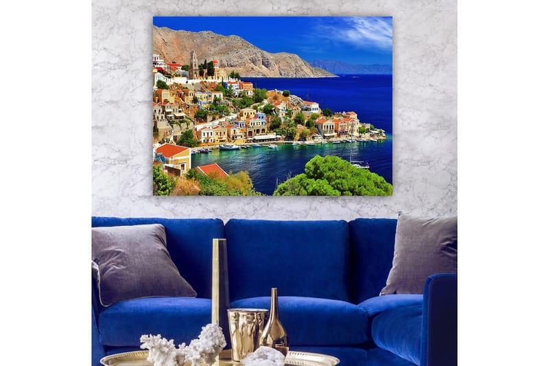 Lærred 70x100 cm - Smuk kystby med farverige huse ved havet og de omkringliggende bjerge - Blå / Grøn / Orange - Boligtilbehør - Billeder & kunst - Billeder på lærred