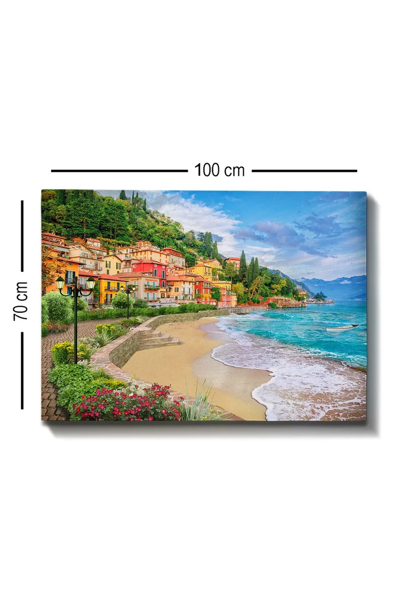 Lærred 70x100 cm - Smuk kystlinje med farverige huse, der klatrer op ad en frodig bakke ved en strand - Blå / Grøn / Gul - Boligtilbehør - Billeder & kunst - Billeder på lærred