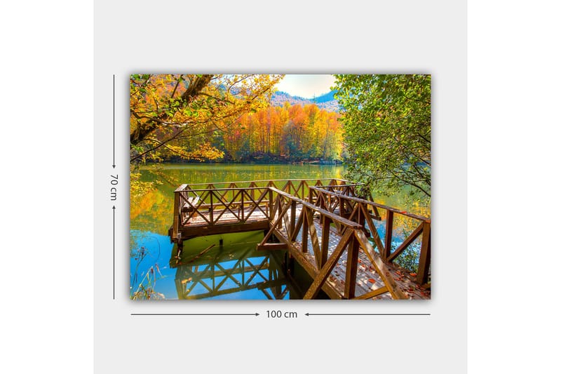 Lærred 70x100 cm - Smuk mole ved en spejlblank sø omgivet af efterårsfarvede træer - Guld / Grøn / Brun - Boligtilbehør - Billeder & kunst - Billeder på lærred