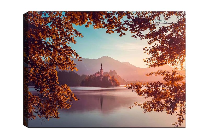 Lærred 70x100 cm - Smuk sø med en ø og et slot omgivet af efterårsfarvede træer og bjerge i baggrunden, Orange / Blå / Lilla