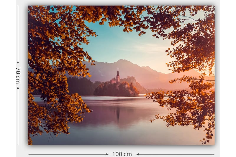 Lærred 70x100 cm - Smuk sø med en ø og et slot omgivet af efterårsfarvede træer og bjerge i baggrunden - Orange / Blå / Lilla - Boligtilbehør - Billeder & kunst - Billeder på lærred
