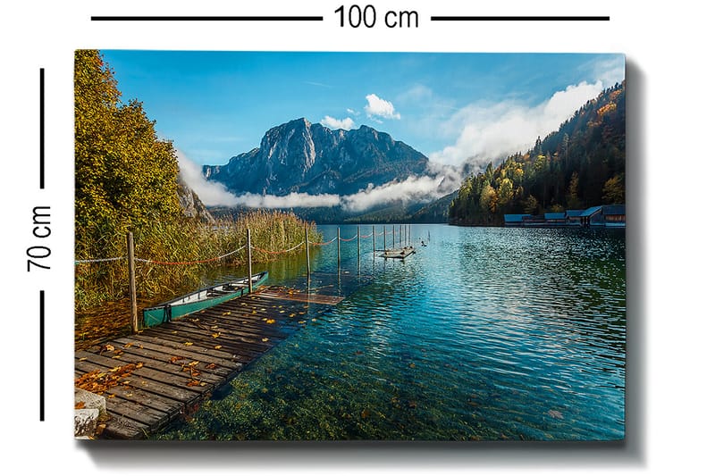 Lærred 70x100 cm - Smuk sø med en mole, omgivet af majestætiske bjerge og efterårsfarvede træer - Blå / Grøn / Gul - Boligtilbehør - Billeder & kunst - Billeder på lærred