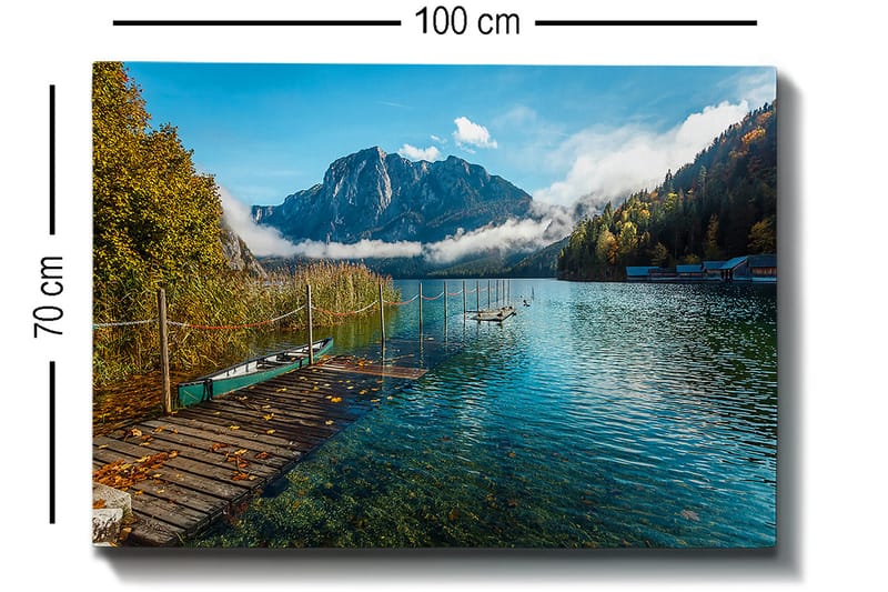 Lærred 70x100 cm - Smuk sø med en mole, omgivet af majestætiske bjerge og efterårsfarvede træer - Blå / Grøn / Gul - Boligtilbehør - Billeder & kunst - Billeder på lærred