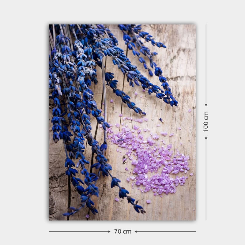 Lærred 70x100 cm - Smuk samling af lavendelblomster med lilla salt på en træoverflade - Blå / Lilla - Boligtilbehør - Billeder & kunst - Billeder på lærred