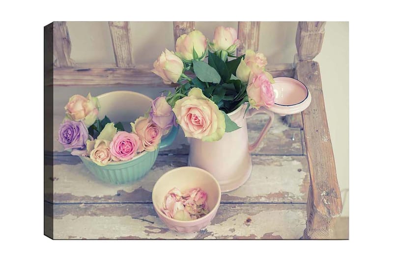 Lærred 70x100 cm - Smuk samling af roser i pastelfarver i en kande og skåle - Lyserød / Grøn / Lyseblå - Boligtilbehør - Billeder & kunst - Billeder på lærred