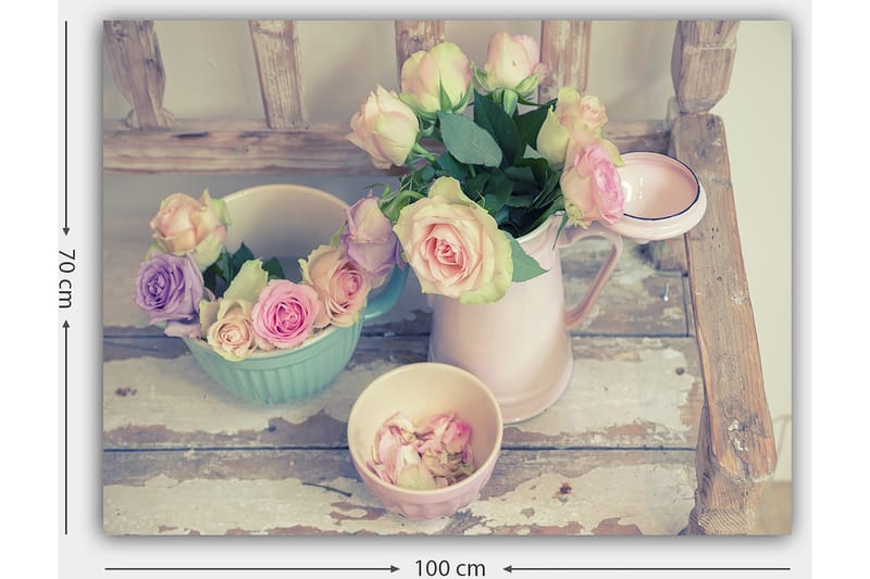 Lærred 70x100 cm - Smuk samling af roser i pastelfarver i en kande og skåle - Lyserød / Grøn / Lyseblå - Boligtilbehør - Billeder & kunst - Billeder på lærred