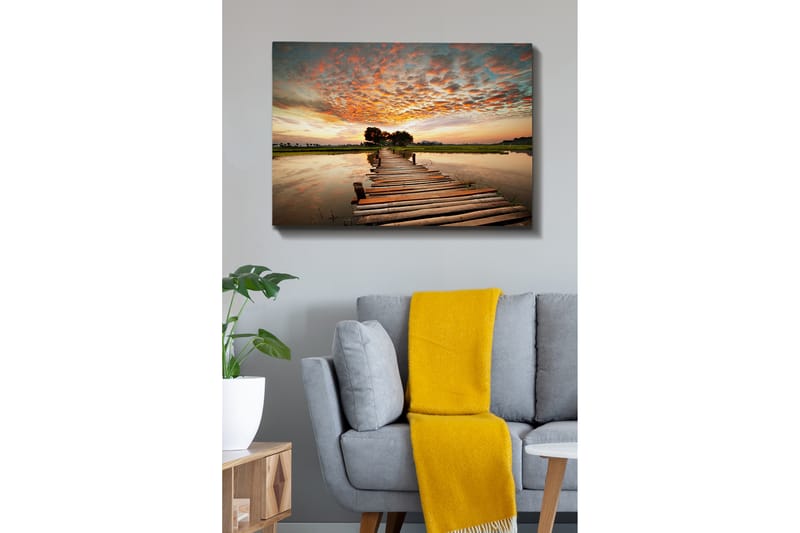 Lærred 70x100 cm - Smuk solnedgang over en træbro, der spænder over en spejlblank sø - Orange / Blå / Grøn - Boligtilbehør - Billeder & kunst - Billeder på lærred