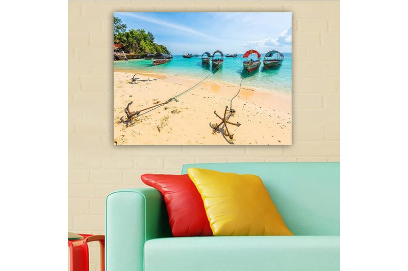 Lærred 70x100 cm - Smuk strandscene med adskillige farverige både fortøjet ved en sandstrand - Turkis / Beige / Rød - Boligtilbehør - Billeder & kunst - Billeder på lærred