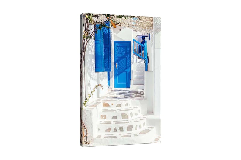 Lærred 70x100 cm - Smuk trappe med blå døre og vinduer i en hvid bygning, omgivet af grønne områder, Blå / Hvid