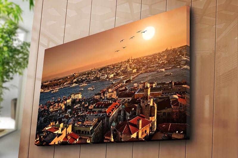 Lærred 70x100 cm - Smuk udsigt over Istanbul ved solnedgang, med hustage og både på vandet - Orange / Rød / Blå - Boligtilbehør - Billeder & kunst - Billeder på lærred