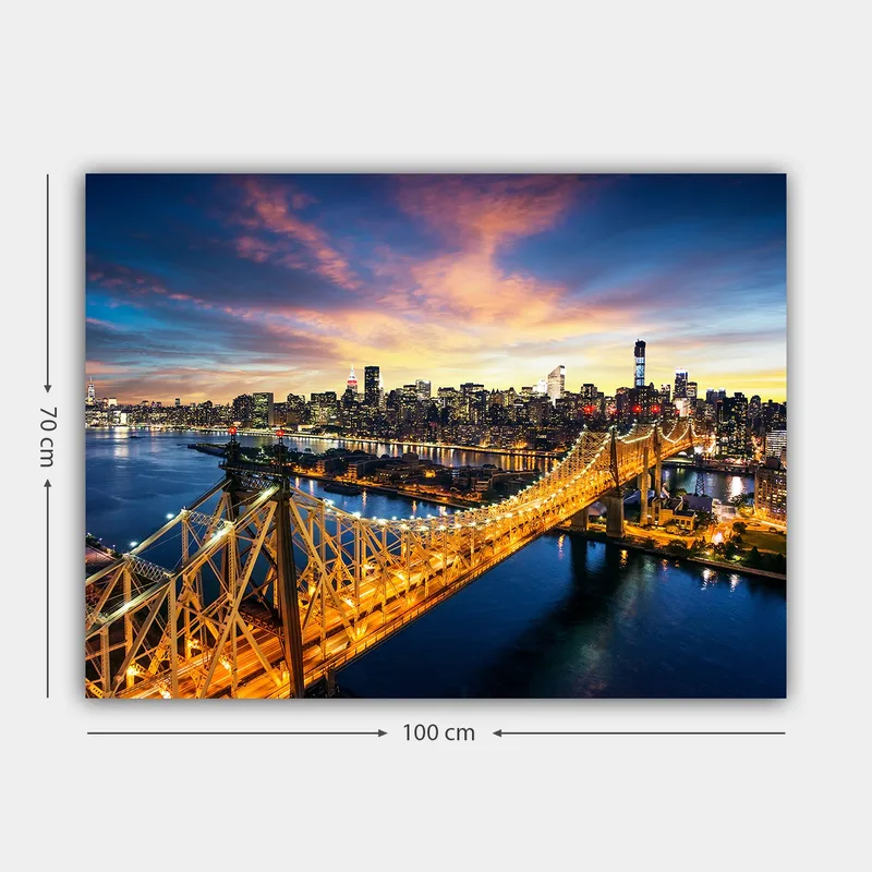 Lærred 70x100 cm - Smuk udsigt over Queensboro Bridge med byens skyline i baggrunden under en farverig solnedgang - Blå / Orange / Gul - Boligtilbehør - Billeder & kunst - Billeder på lærred