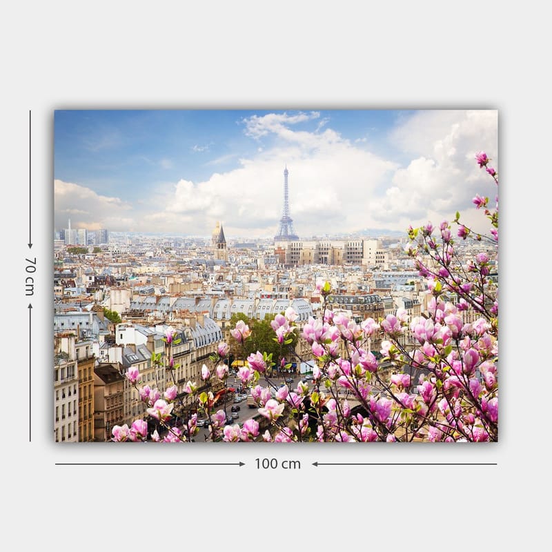 Lærred 70x100 cm - Smuk udsigt over Paris med Eiffeltårnet omgivet af blomstrende kirsebærtræer - Lyserød / Blå / Grøn - Boligtilbehør - Billeder & kunst - Billeder på lærred