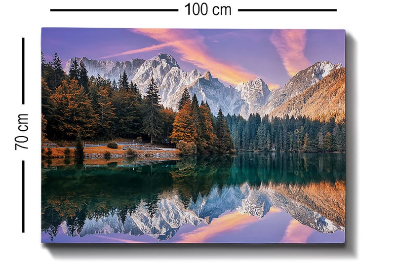 Lærred 70x100 cm - Smukt bjerglandskab med spejling i en sø og farverige efterårstræer - Grøn / Orange / Lilla - Boligtilbehør - Billeder & kunst - Billeder på lærred