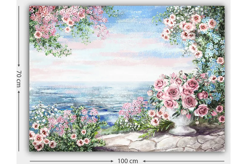 Lærred 70x100 cm - Smukt blomsterbed med en stor vase fyldt med roser, stående ved havudsigt under en klar himmel - Lyserød / Grøn / Blå - Boligtilbehør - Billeder & kunst - Billeder på lærred