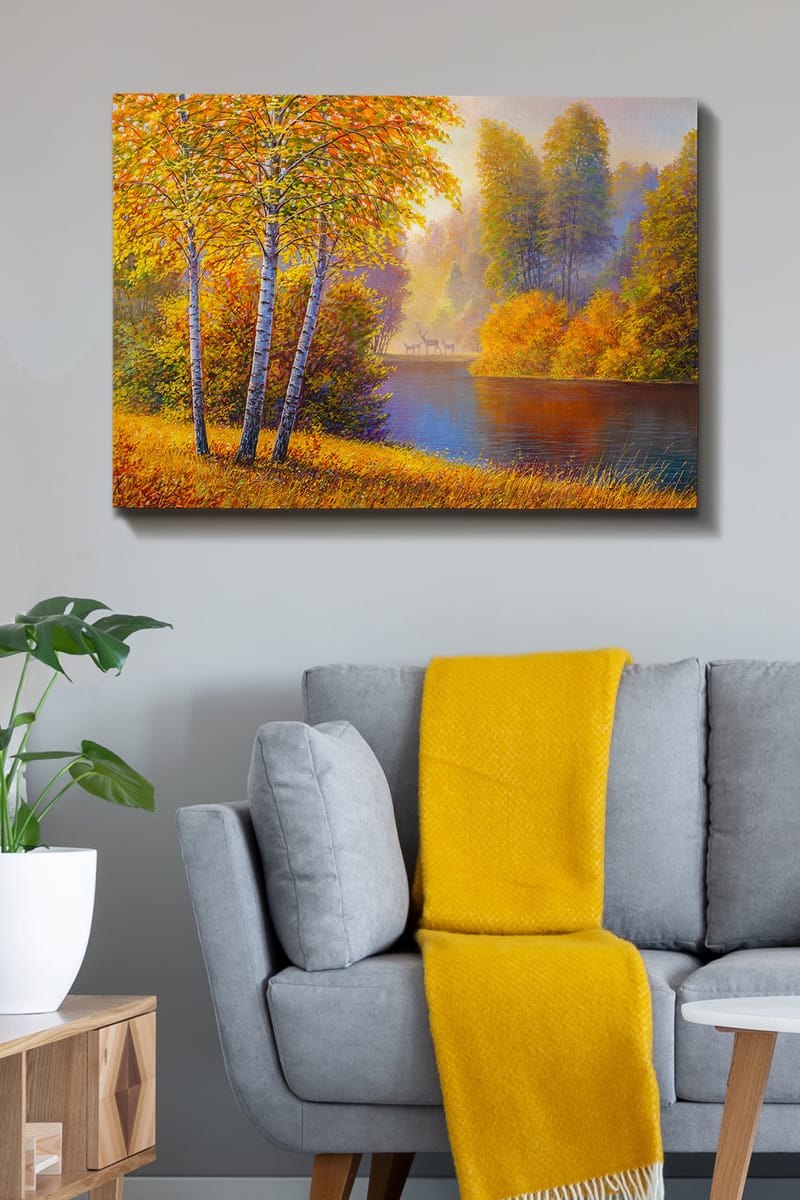 Lærred 70x100 cm - Smukt efterårslandskab med birketræer ved en stille sø - Gyldenorange / Grøn / Blå - Boligtilbehør - Billeder & kunst - Billeder på lærred