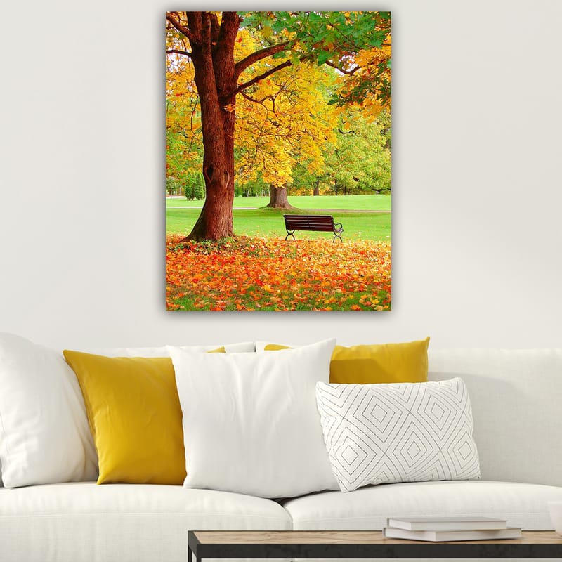 Lærred 70x100 cm - Smukt efterårsscene med en bænk under et farverigt træ - Gyldengul / Orange / Brun - Boligtilbehør - Billeder & kunst - Billeder på lærred