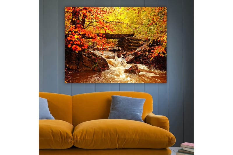 Lærred 70x100 cm - Smukt efterårsscene med en rislende bæk omgivet af farverige træer og blade i varme nuancer - Orange / Gul / Brun - Boligtilbehør - Billeder & kunst - Billeder på lærred