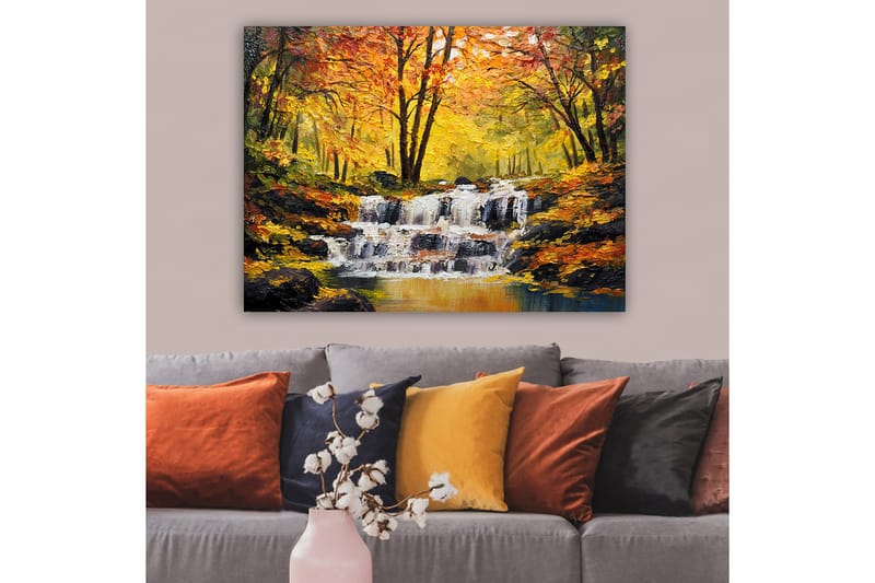 Lærred 70x100 cm - Smukt efterårsscene med et rislende vandfald omgivet af farverige træer i gult og orange - Gul / Orange / Brun - Boligtilbehør - Billeder & kunst - Billeder på lærred