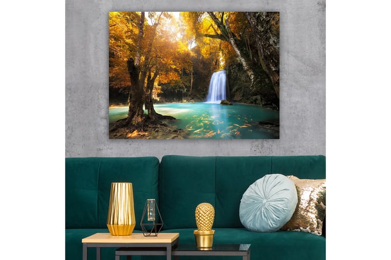 Lærred 70x100 cm - Smukt efterårsscene med et vandfald omgivet af farverige træer og klart vand - Gyldenorange / Turkis / Brun - Boligtilbehør - Billeder & kunst - Billeder på lærred