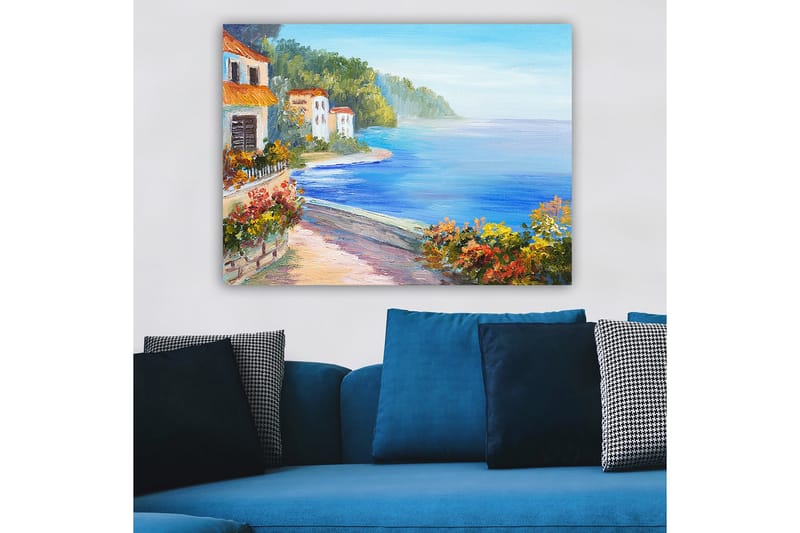 Lærred 70x100 cm - Smukt kystlandskab med hvide huse og blomstrende planter ved havet - Blå / Grøn / Orange - Boligtilbehør - Billeder & kunst - Billeder på lærred