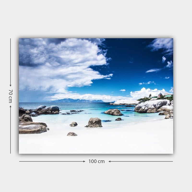 Lærred 70x100 cm - Smukt kystlandskab med klipper og klart blåt vand under en dramatisk himmel - Blå / Hvid / Grå - Boligtilbehør - Billeder & kunst - Billeder på lærred