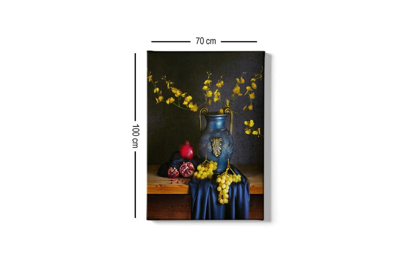 Lærred 70x100 cm - Smukt stilleben med en blå vase fyldt med gule blomster og frugter såsom granatæble og druer - Blå / Gul / Rød - Boligtilbehør - Billeder & kunst - Billeder på lærred