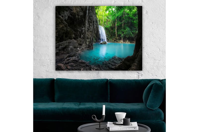 Lærred 70x100 cm - Smukt vandfald omgivet af frodigt grønt og klart turkisblåt vand - Turkis / Grøn / Grå - Boligtilbehør - Billeder & kunst - Billeder på lærred