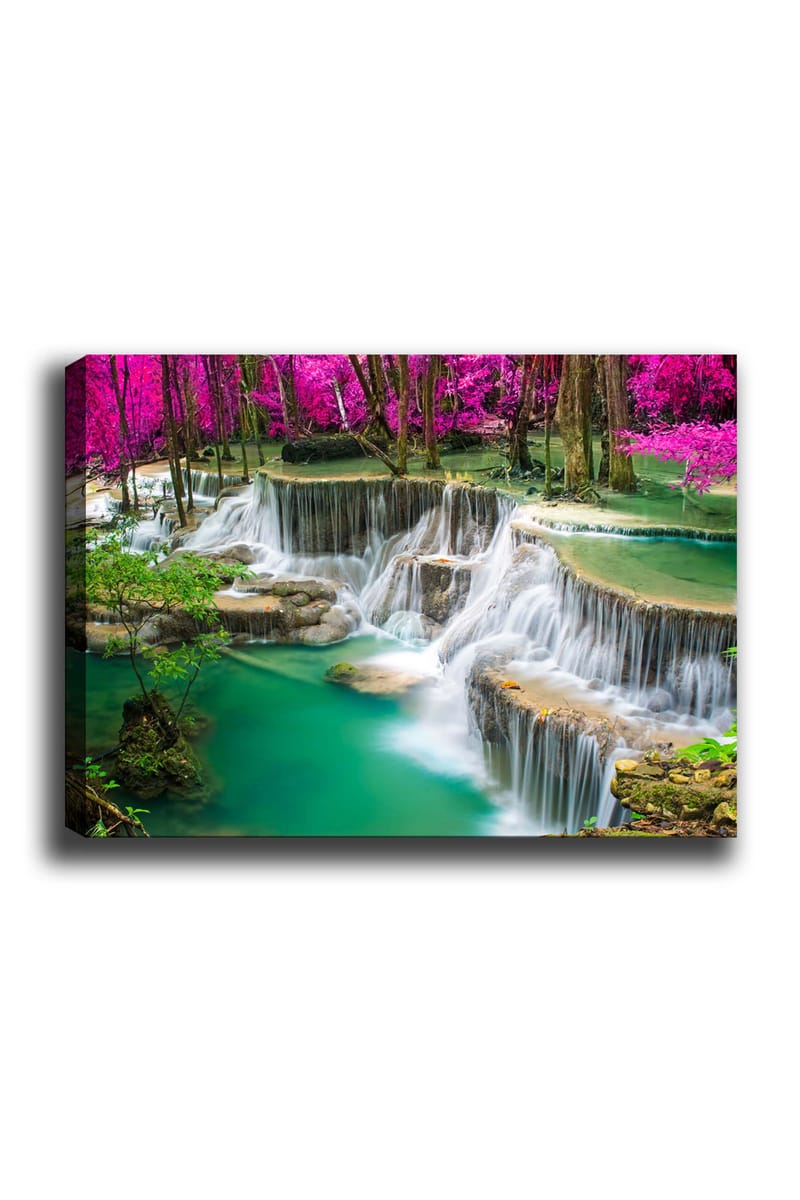 Lærred 70x100 cm - Smukt vandfald omgivet af frodigt grønt og lyserøde blomster, Turkis / Pink / Grøn