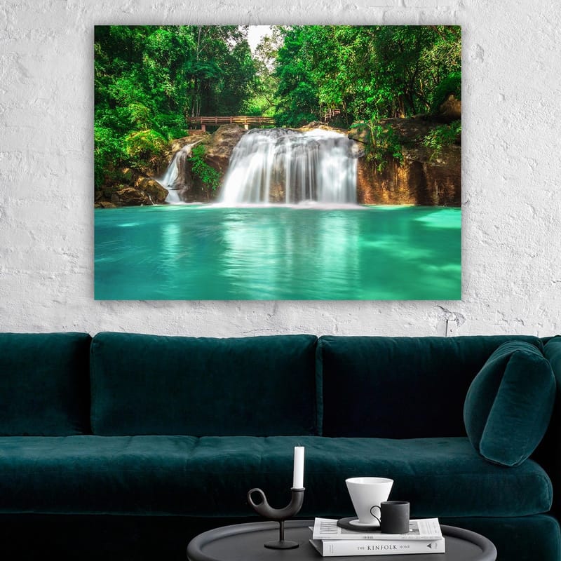 Lærred 70x100 cm - Smukt vandfald omgivet af frodigt grønt - Turkis / Grøn - Boligtilbehør - Billeder & kunst - Billeder på lærred