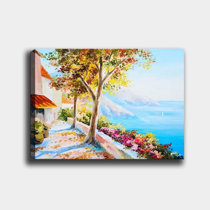 Lærred 70x100 cm - Solrig kystpromenade med farverige træer og blomster, der fører ned til havet, Blå / Grøn / Orange