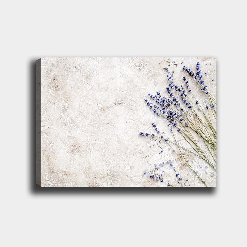 Lærred 70x100 cm - Stilfuld komposition af lavendelblomster på en lys, struktureret baggrund, Lys lilla / Beige