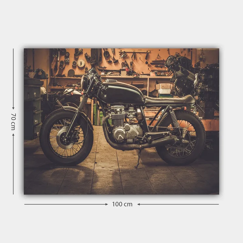 Lærred 70x100 cm - Stilfuld motorcykel i et værkstedsmiljø - Sort / Grå / Sølv - Boligtilbehør - Billeder & kunst - Billeder på lærred